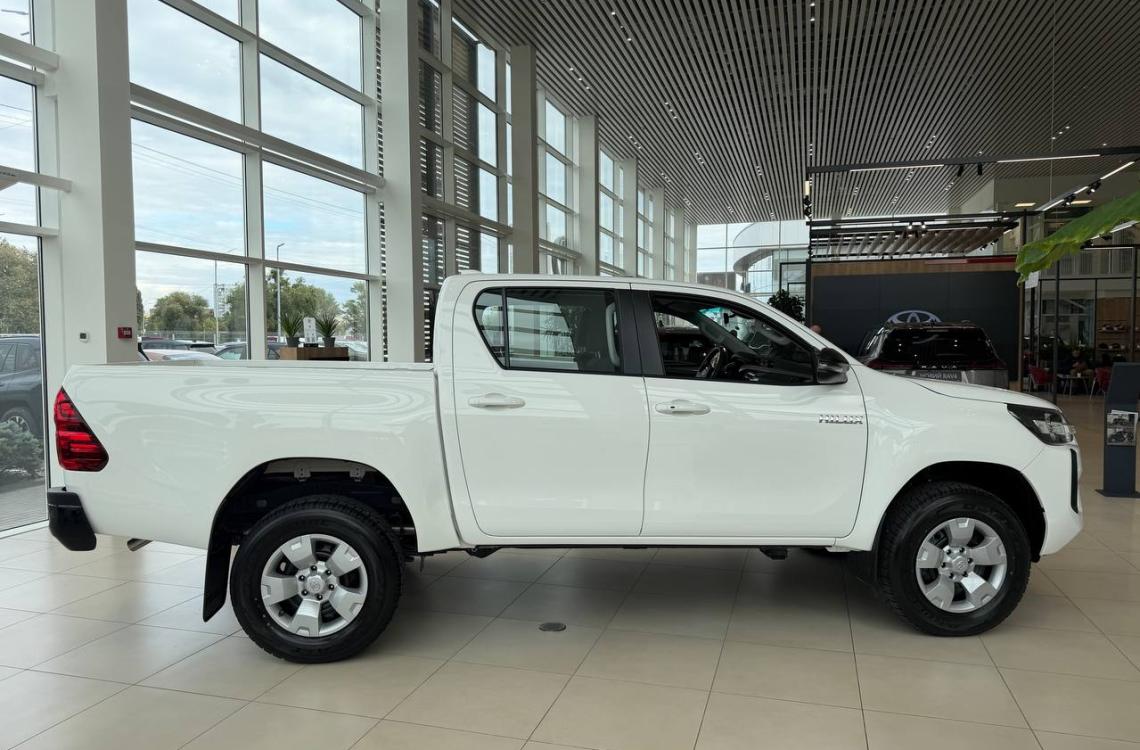 8360735